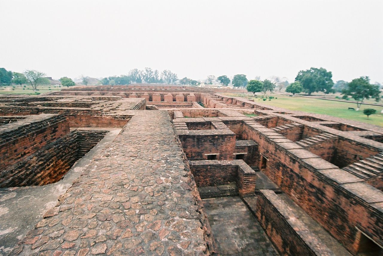 1280px-Nalanda_Buddhist_University_Ruins,_which_flourished_from_427_to_1197_CE,_Nalanda,_Bihar