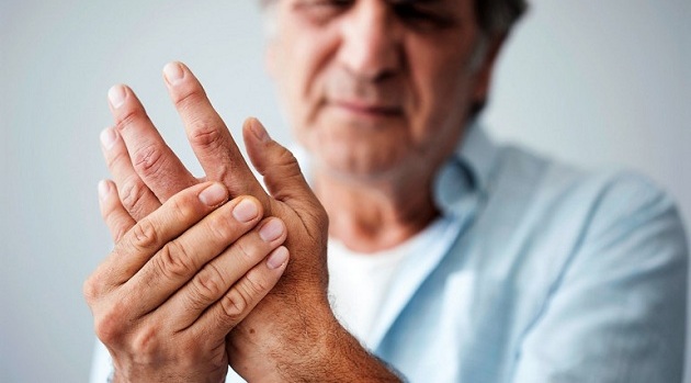 old_man_with_finger_pain.thumb